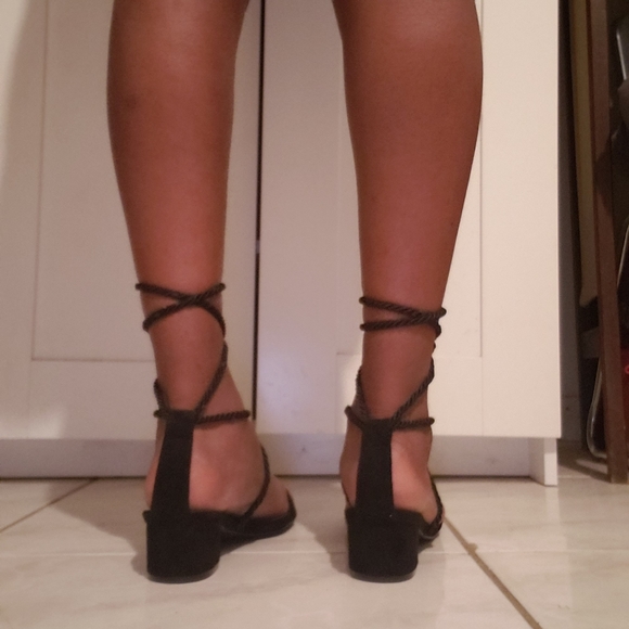 Strappy heels - Picture 2 of 11